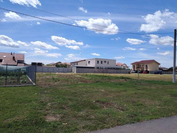 Teren de 700 mp, în Ghiroda