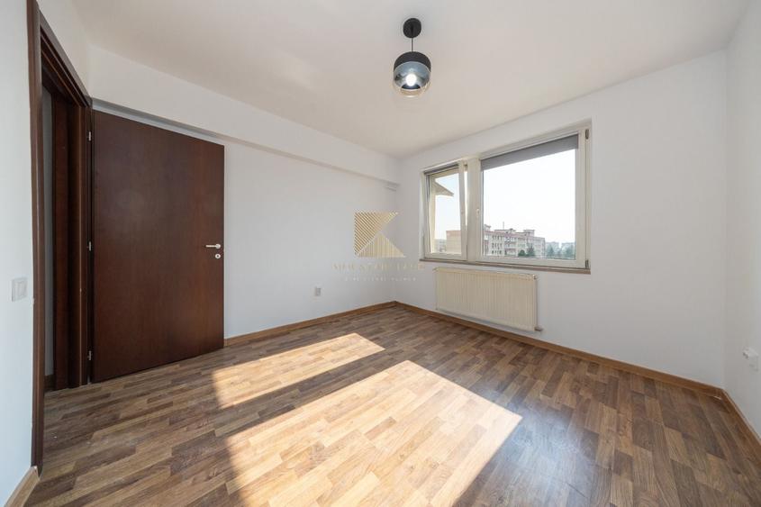 Apartament cu 3 camere semidecomandat în Gării