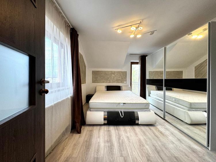 Duplex cu 5 camere cu Canalizare în Dumbrăvița