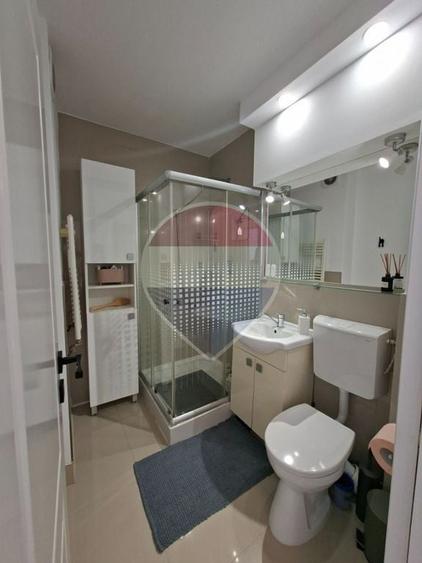 Apartament cu 3 camere decomandat în Săsar