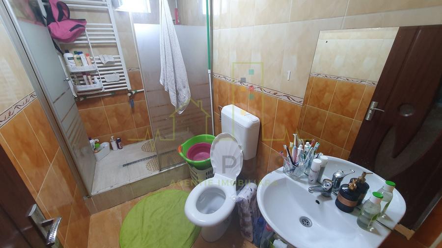 Apartament cu 4 camere semidecomandat, mobilat în Girocului