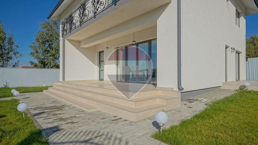 Casă cu 5 camere cu Teren 400 Mp în Bunloc