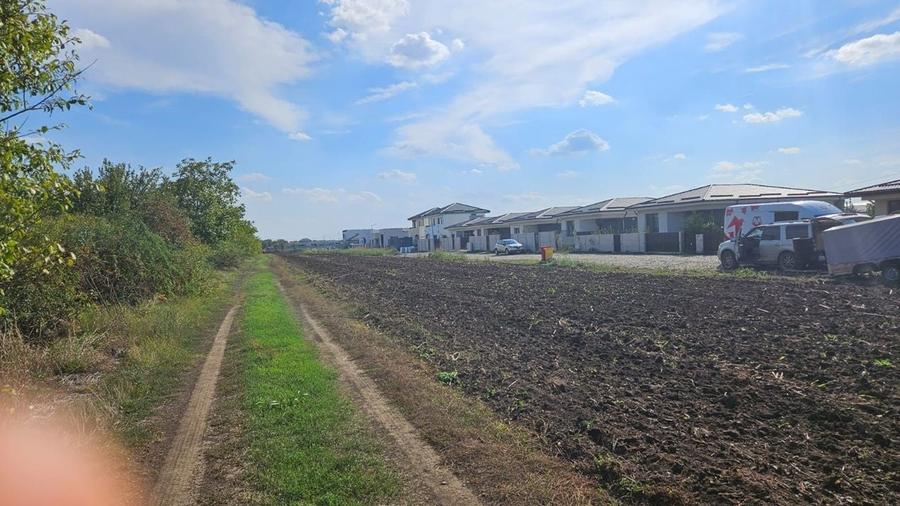 Teren Construcții intravilan de 1000 mp, în Tunari