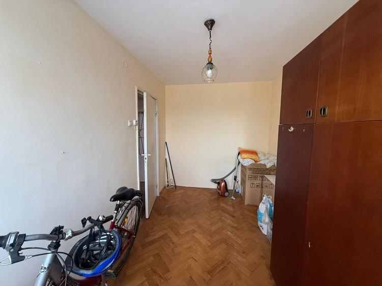 Apartament cu 3 camere decomandat în Progresul