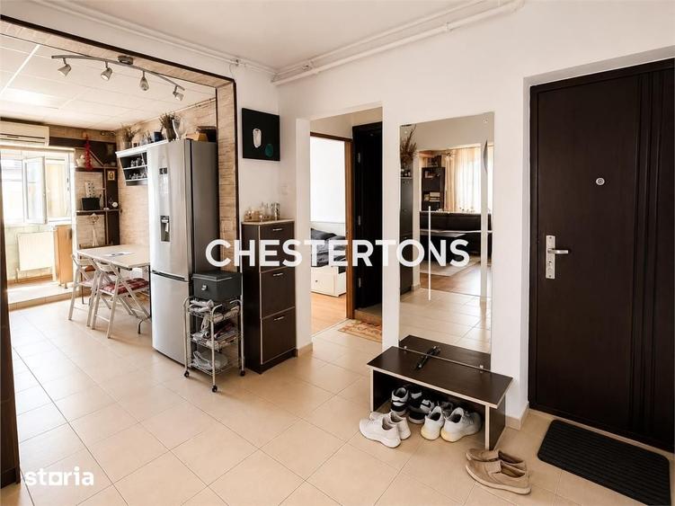 Apartament cu 4 camere semidecomandat în Berceni