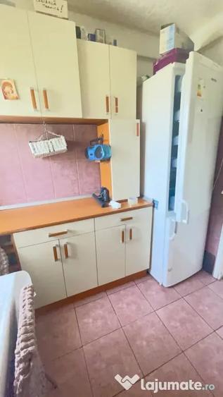 Apartament cu 3 camere semidecomandat în Ultracentral