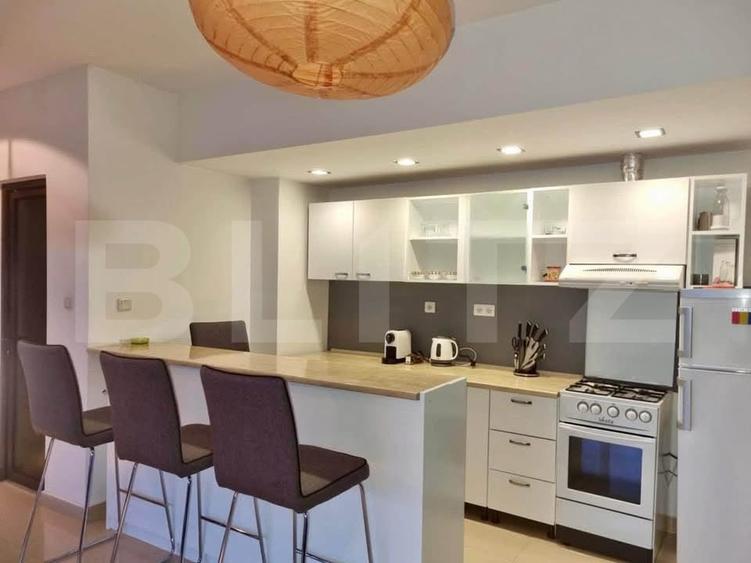 Apartament cu 2 camere semidecomandat, mobilat în Micro 17