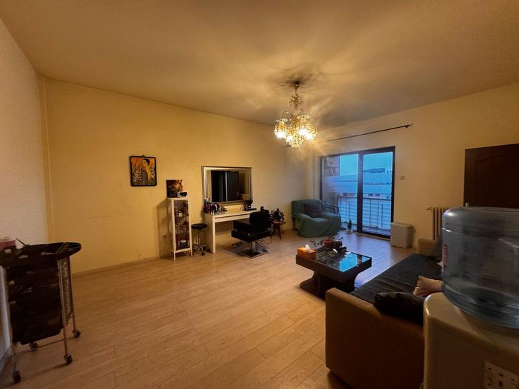 Apartament mare, luminos, 50 metri de metrou. - 2