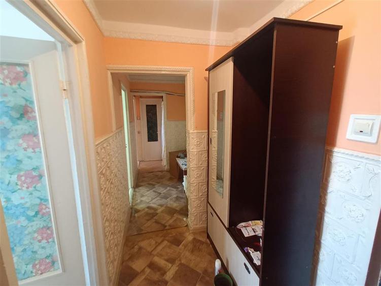 Apartament cu 3 camere decomandat în Viziru 3
