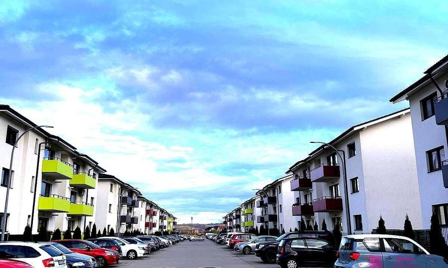Apartament cu 3 camere decomandat, mobilat în Turnișor