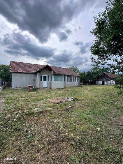Casă cu 3 camere decomandat în Central