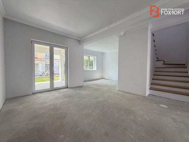 Duplex cu 5 camere cu Canalizare în Dumbrăvița