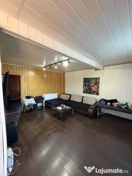 Casă cu 5 camere cu Teren 300 Mp în Bariera Vâlcii