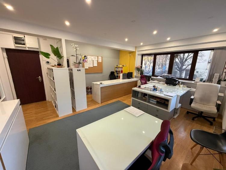 Apartament cu 3 camere semidecomandat în Dorobanți