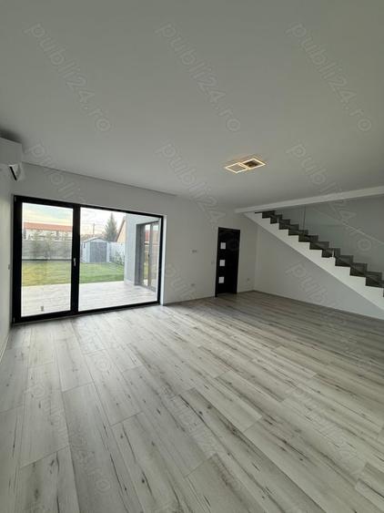 Casă cu 4 camere cu Teren 318 Mp în Dumbrăvița