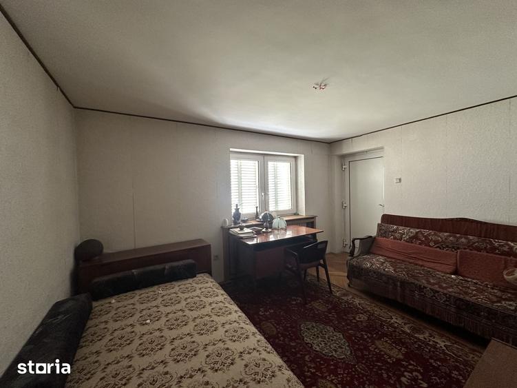 Casă cu 5 camere cu Teren 5000 Mp în Puchenii Mari