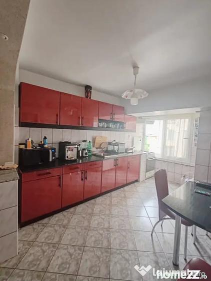 Apartament cu 4 camere decomandat în Central