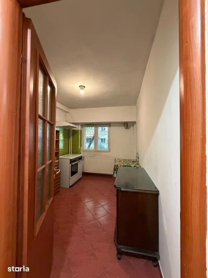 Apartament cu 3 camere decomandat în Tei