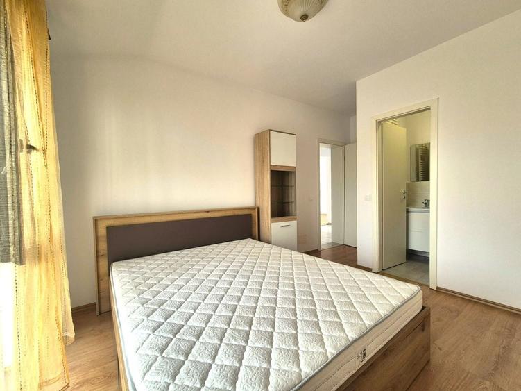 Apartament cu 3 camere decomandat în Tractorul