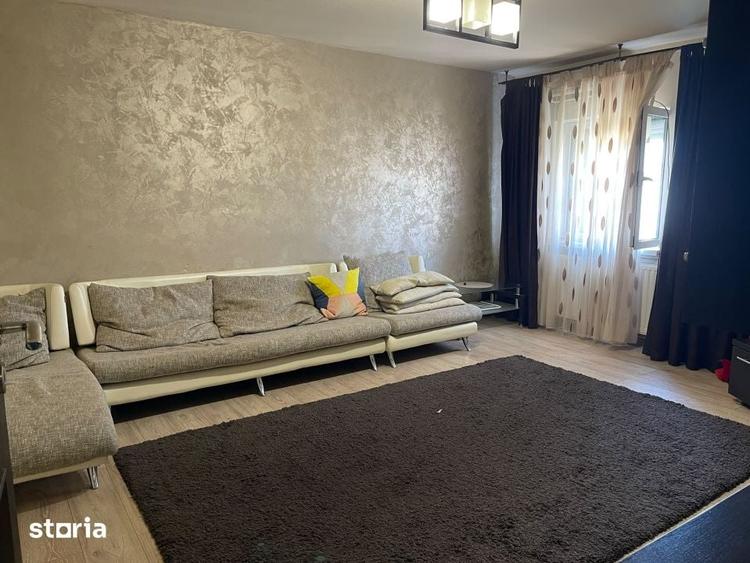 Apartament cu 3 camere decomandat în Dobrețu