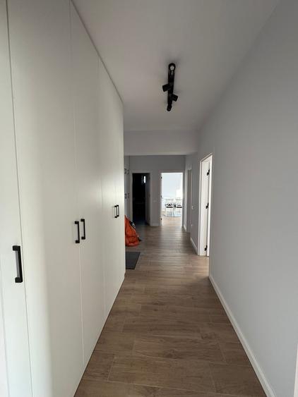 Apartament cu 3 camere, mobilat în Apărătorii Patriei