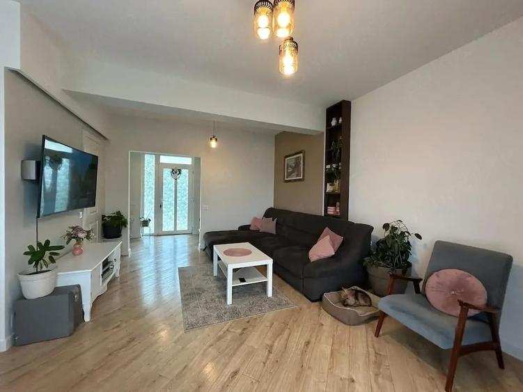 Casă cu 3 camere cu Teren 140 Mp în Exterior Vest