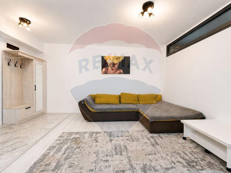 Apartament cu 3 camere, mobilat în Universitate
