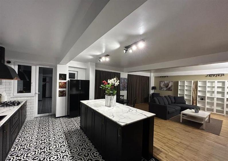 Apartament cu 3 camere semidecomandat, mobilat în Gheorgheni