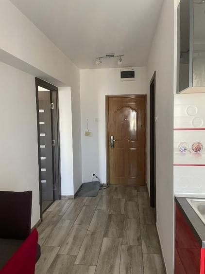 Apartament cu 2 camere semidecomandat, mobilat în Central