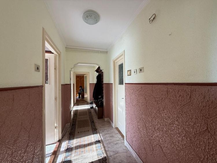 Apartament cu 3 camere decomandat, mobilat în Faleza Nord