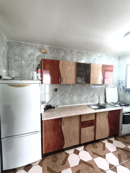 Apartament cu 3 camere semidecomandat în Titan