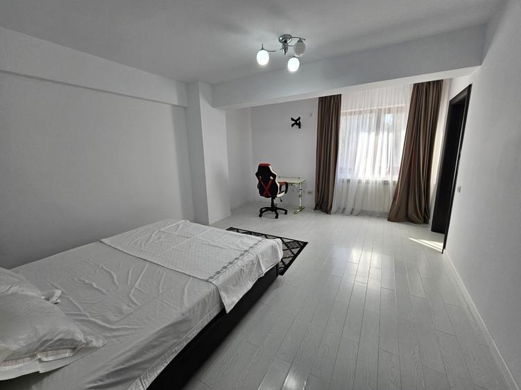 Apartament cu 3 camere decomandat, mobilat în Faleza Nord