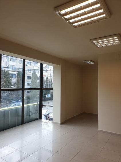Spațiu comercial, de 48 mp, în Central
