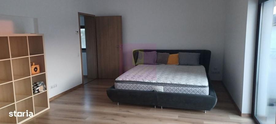 Casă cu 4 camere în Săbăreni