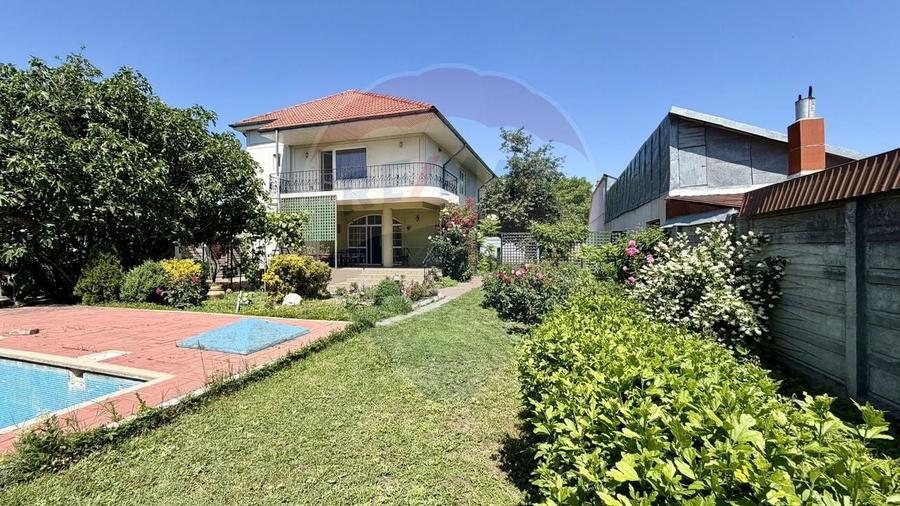 Casă individuală cu 4 camere cu Piscina în Bd. Coșbuc