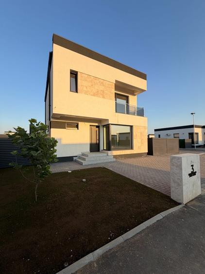 Casă individuală cu 4 camere cu Teren 500 Mp în Vidra