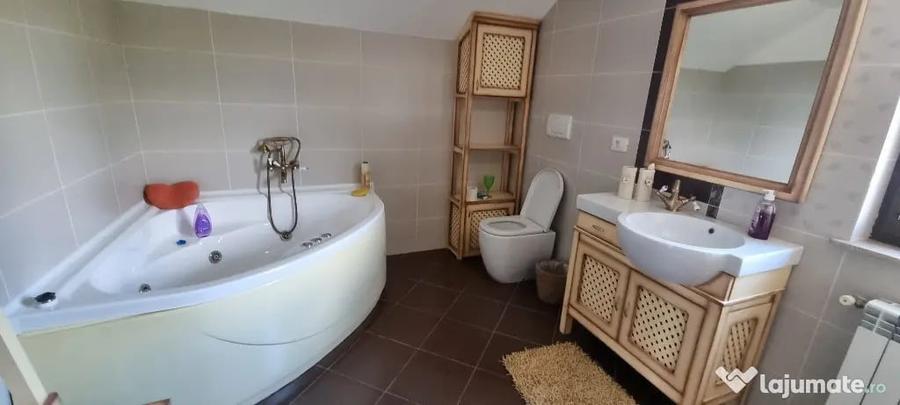 Casă cu 5 camere cu Teren 2040 Mp în Central