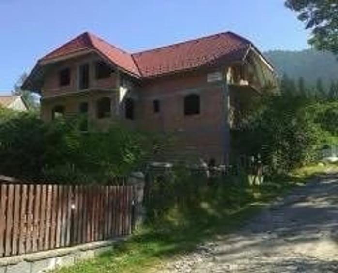 Casă cu 15 camere cu Teren 700 Mp în Băile Tușnad