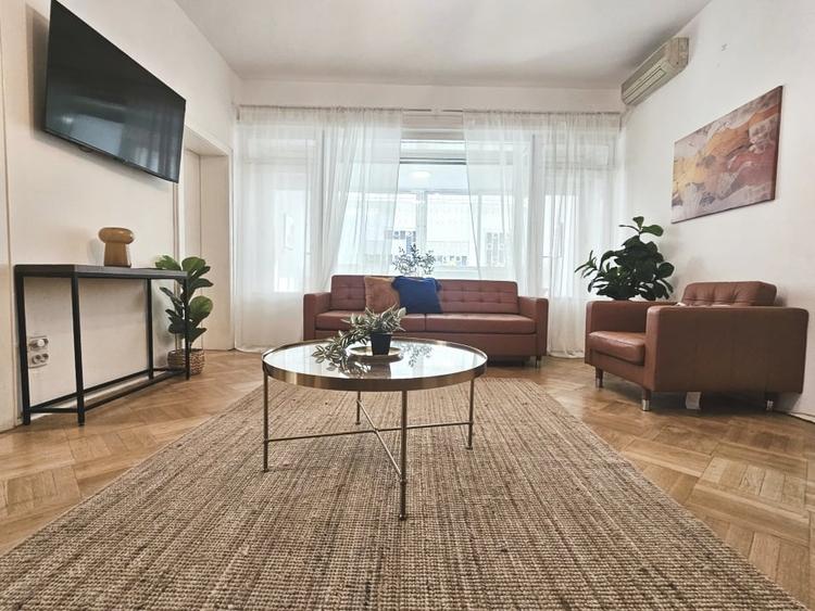 Apartament cu 4 camere semidecomandat, mobilat în Capitale