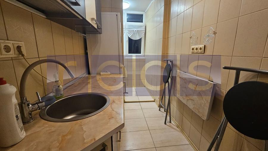 Apartament cu 3 camere semidecomandat, mobilat în Drumul Taberei