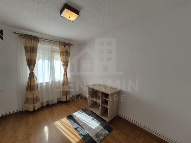Apartament cu 3 camere semidecomandat, mobilat în Craiovița Nouă
