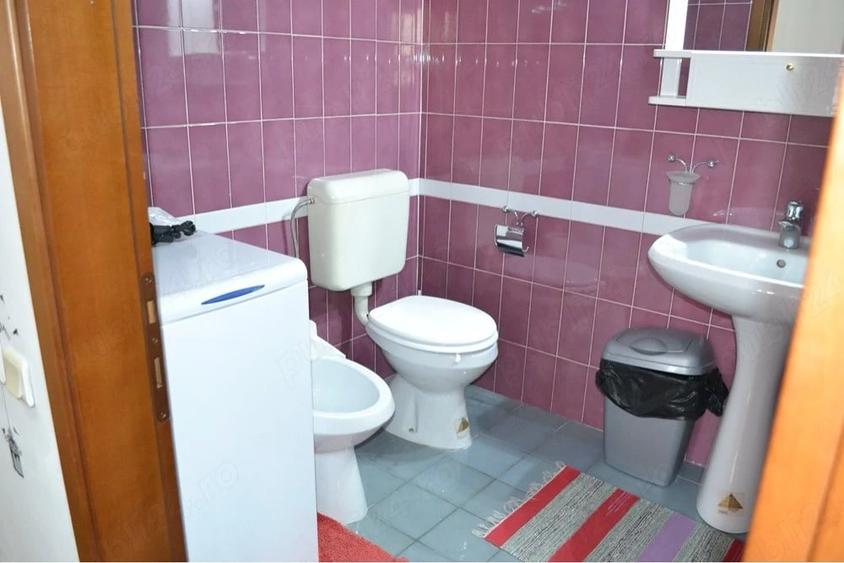 Apartament cu 3 camere decomandat în Medicină