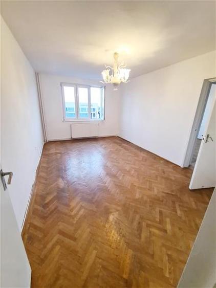 Apartament cu 3 camere circular în Astra