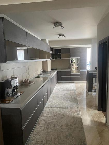 Casă cu 4 camere în Cotroceni