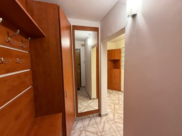Apartament cu 3 camere decomandat, mobilat în Virtuții