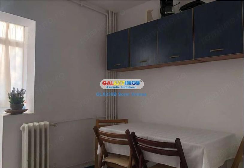 Apartament cu 3 camere decomandat în Rahova