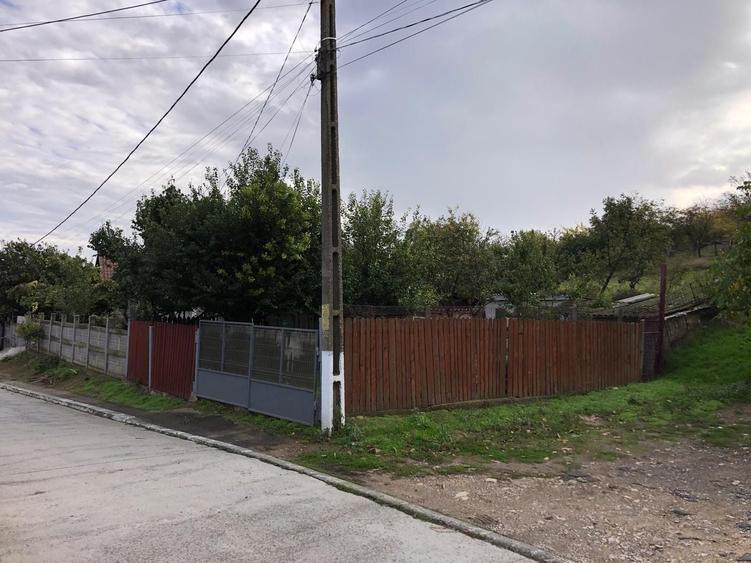Casă cu 3 camere decomandat în Babadag