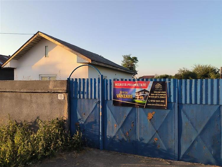 Casă cu 3 camere cu Canalizare în Novaci