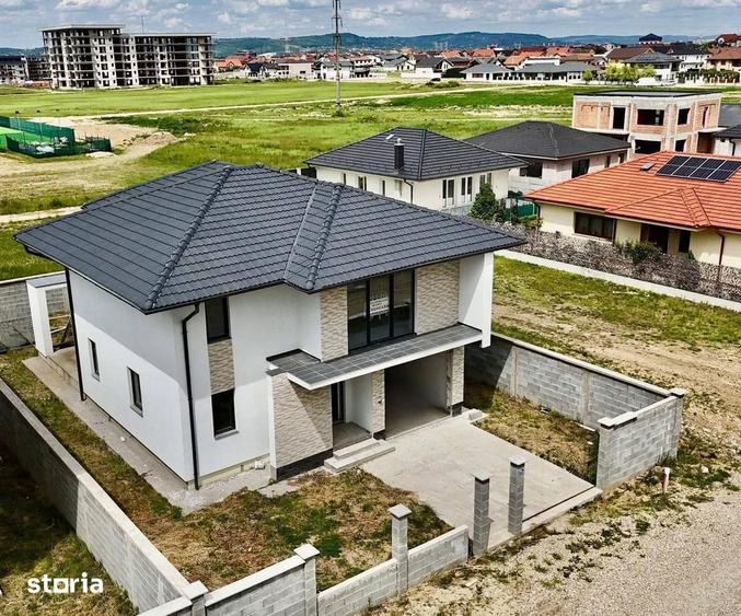 Casă cu 5 camere cu Teren 440 Mp în Central