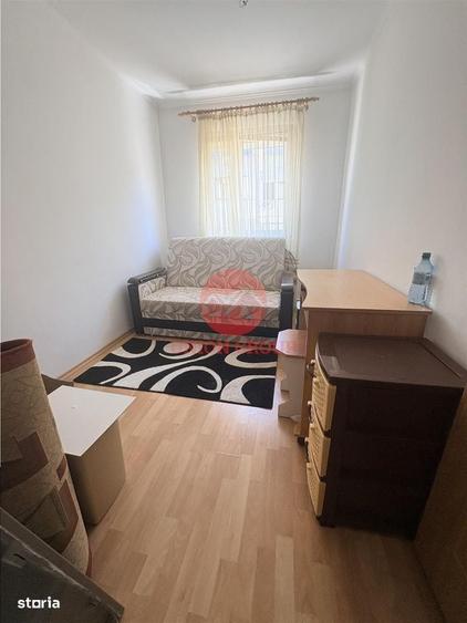 Apartament cu 3 camere semidecomandat în Central